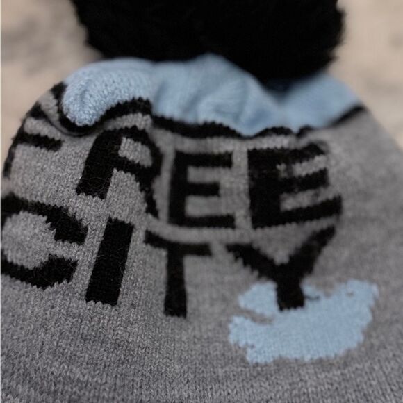 Freecity Gray and Black Pom-Pom Hat main image 4